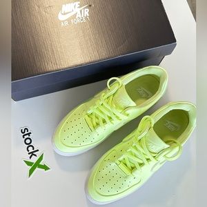 Nike Air Force 1 Sage Low
Barely Volt (W) 7